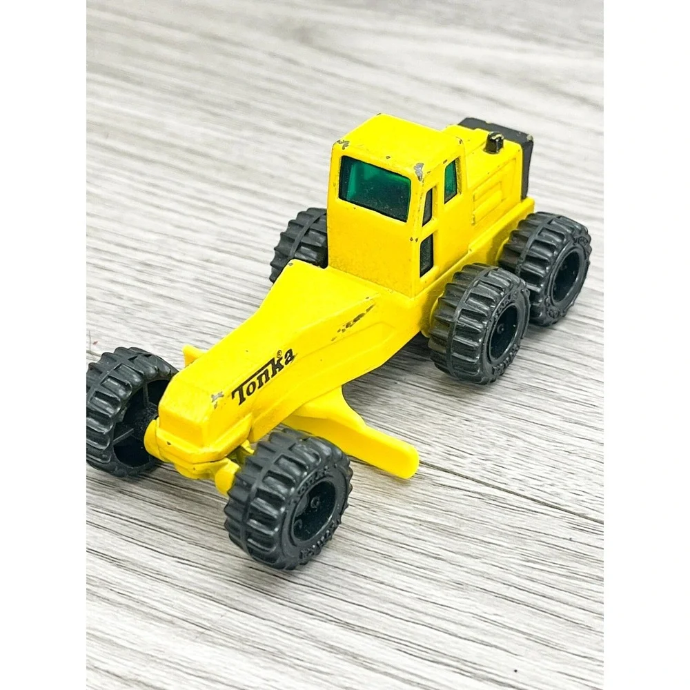 1994 Tonka Tractor, Motor Road Grader Yellow Construction Die Cast Tonka Tractor